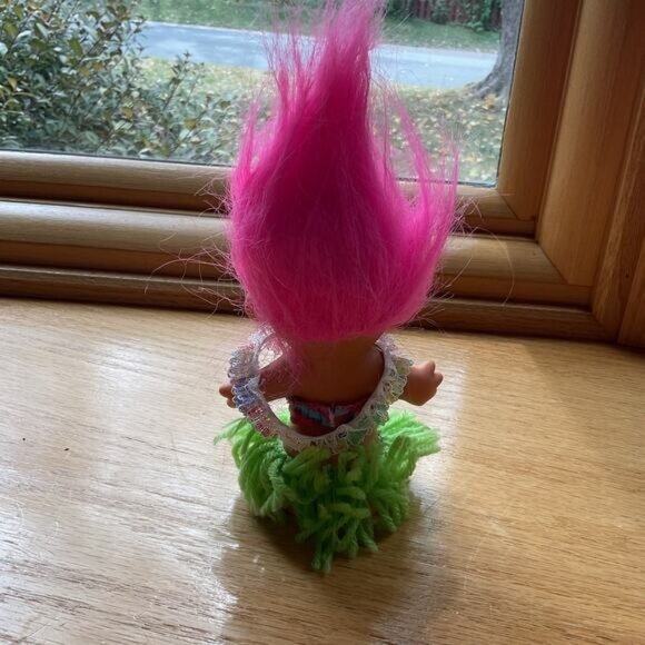 Russ Vintage Troll Doll With Pink Hair & Green Yarn Skirt 4" Collectible - Picture 4 of 4